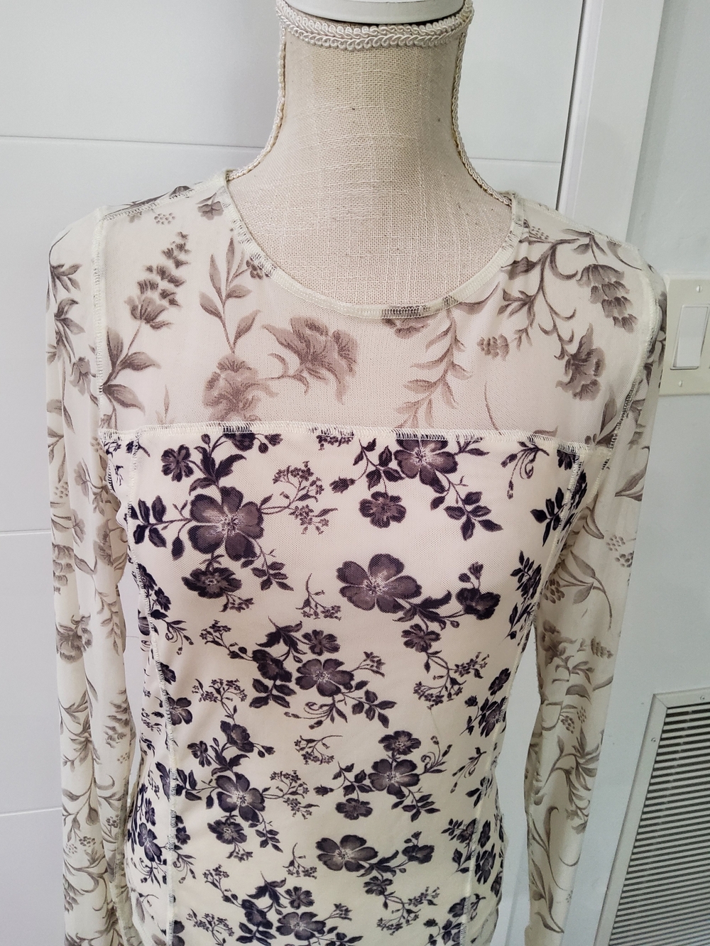 Free People Betty's Garden Long Sleeve Mesh Top Size XL - Picture 7 of 16